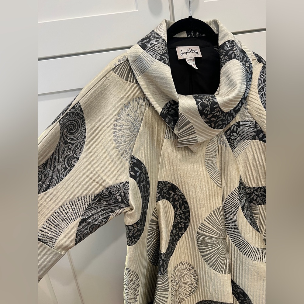 JOSEPH RIBKOFF JACQUARD OPEN FRONT TRAPEZE TOPPER/JACKET, SIZE 12. - Picture 3 of 15